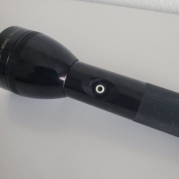 Maglite Mag Instrument Flashlight - Picture 5 of 8